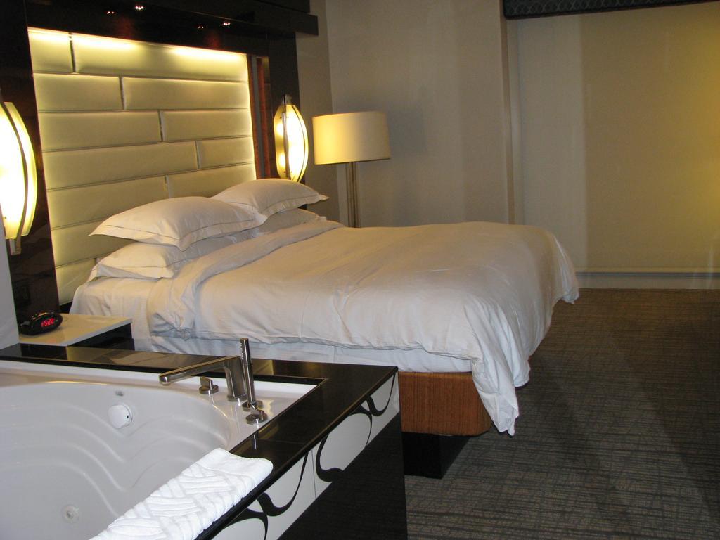 Suites At Elara Las Vegas Center Strip-No Resort Fees Extérieur photo